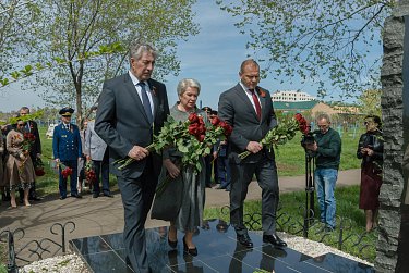 Россия никогда не забудет воинов-победителей!